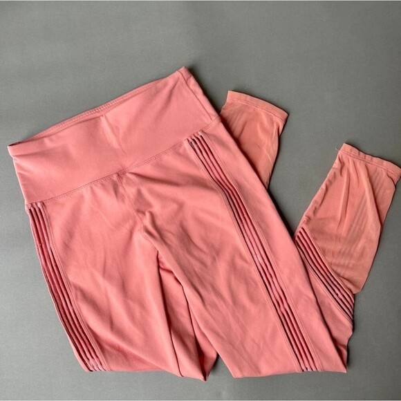 Fabletics medium pink peach mesh athletic leggings Sz Medium - Picture 1 of 10